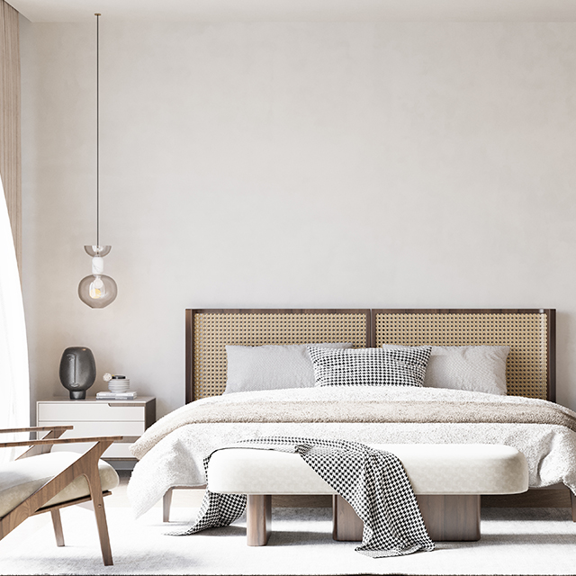 Doppelbett mit großem Kopfteil im Lochmuster in einem minimalistisch eingerichtetem Schlafzimmer